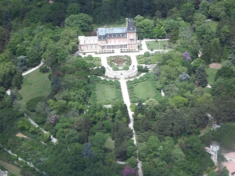 Искат 8 млн. за ремонта на Двореца във Варна