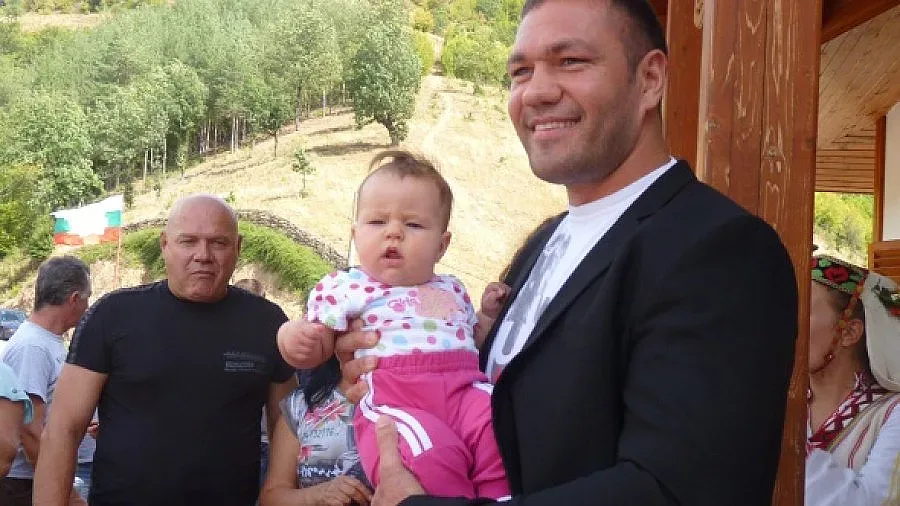 Кобрата прегърна "Дядо Йоцо гледа"