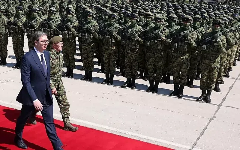 Сръбският президент въвежда военна служба в страната си