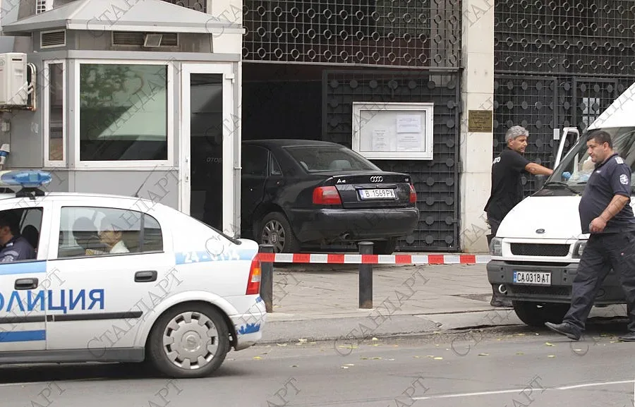 Няма да съдят забилия се с кола в Турското посолство