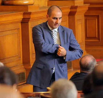 Цветанов пак обясни колко апартамента има