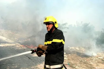 Голям пожар горя в склад за гуми в Сопот