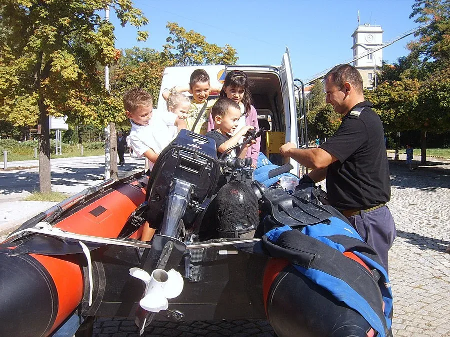 Демонстрации с пожарна и спасителна техника в Кърджали