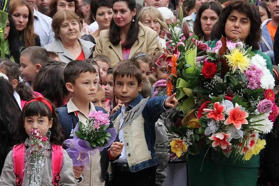 Возят безплатно учениците в първия учебен ден