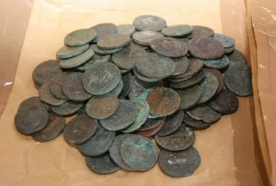 Разбиха банда за фалшификати на антики