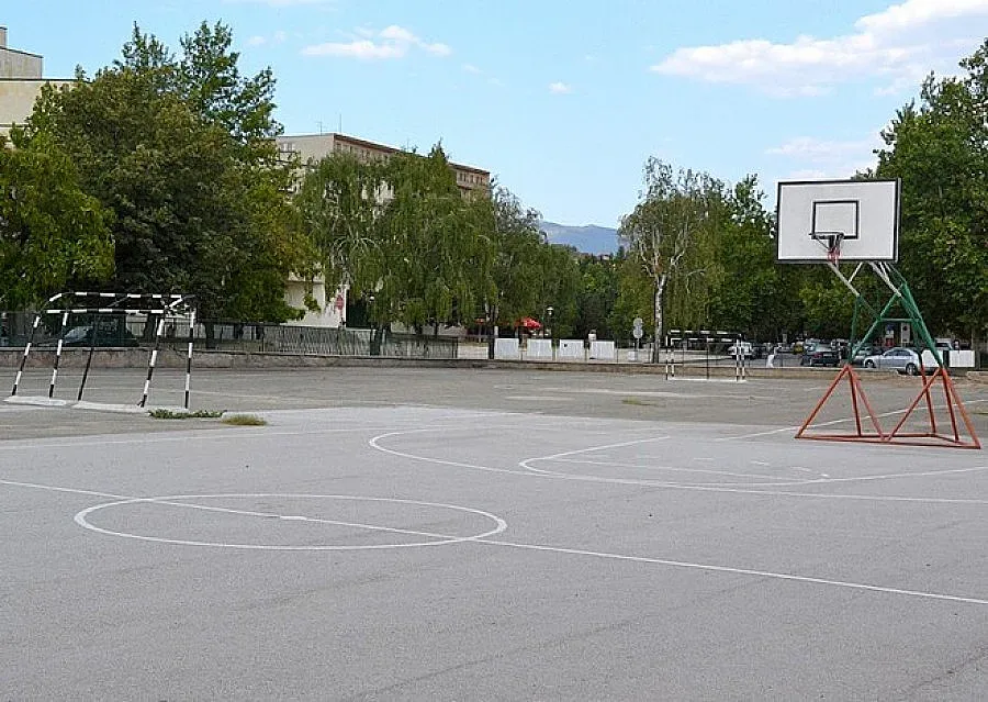 Пловдивчанин се обеси на баскетболен кош в училище