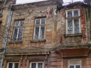 Бутат 160 опасни сгради