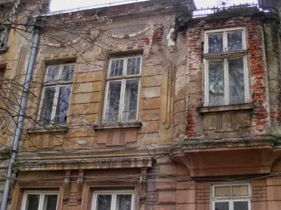 Бутат 160 опасни сгради