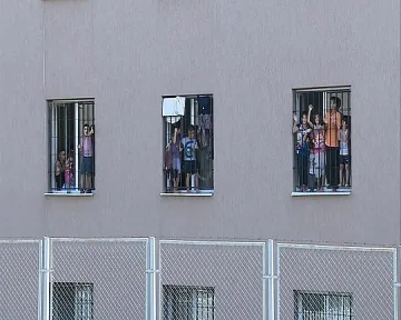 Спешно проверяват сгради в Кърджалийско за сирийски бежанци 