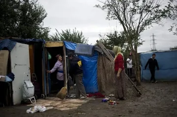 Разбиват ромски лагер с българи и румънци в Лил