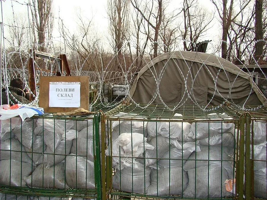 Стягат бивш военен полигон за бежански лагер