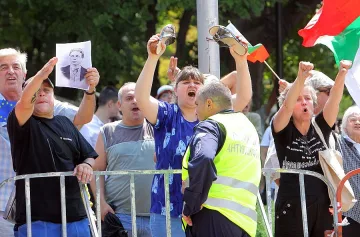 Отново "На кафе" пред парламента