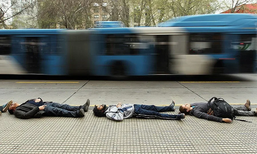 Отбелязаха 40 г. от свалянето на Алиенде с жива верига