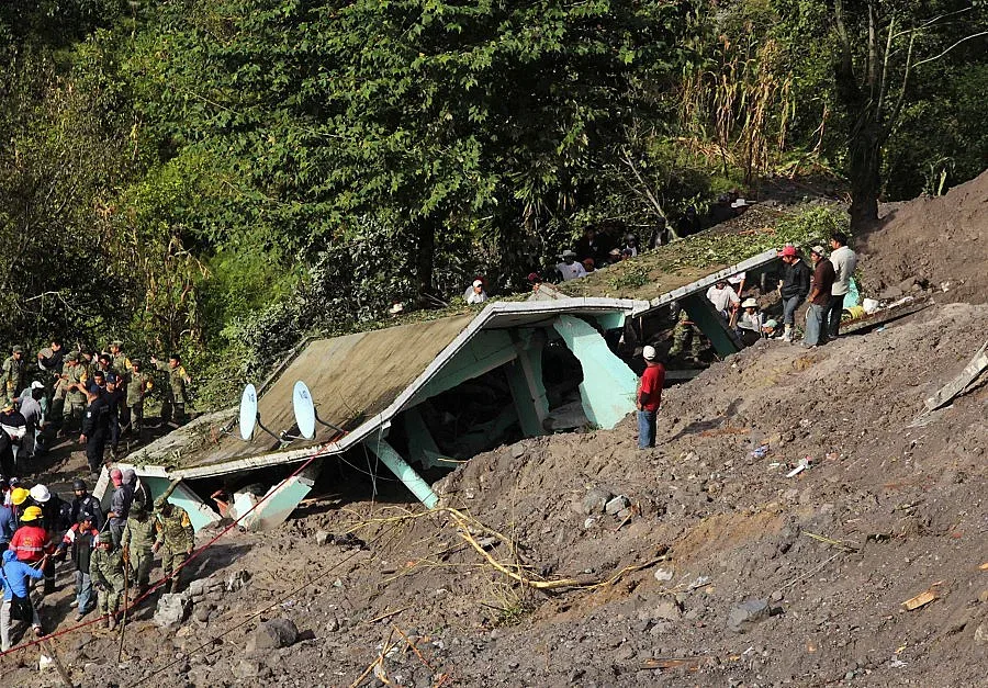 13 жертви на свлачище в Мексико