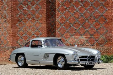 Продадоха Mercedes Gullwing за 730 000 паунда