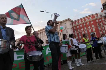 Искания за оставка огласят жълтите павета за 89-ти ден