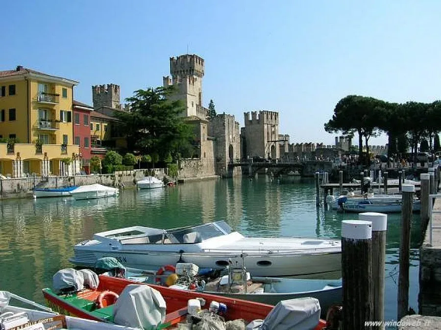 Четат Ботев в Италия