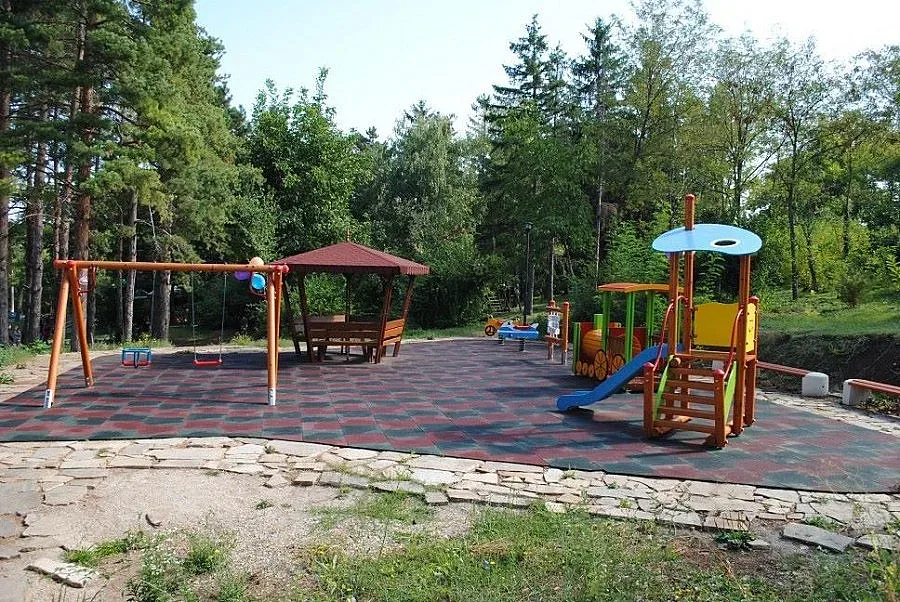 Арбанаси с детски фитнес на открито