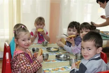 Инспектори атакуват кухните в забавачките