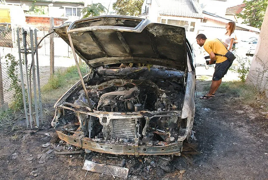Среднощни гърмежи в колата на Парапана