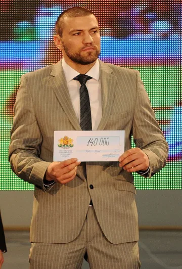 Тервел Пулев счупи ръка, пропуска световното