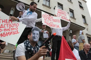 Протестът пародира деветосептемврийска манифестация