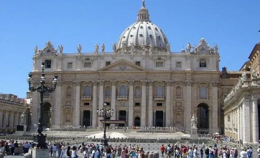 Стотици хиляди се молеха с папа Франциск за мир в Сирия