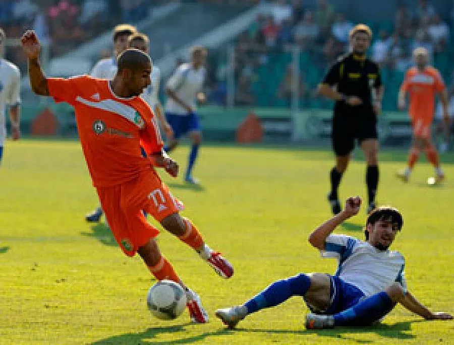 Фаузи бележи за Литекс, Боян Пейков дебютира