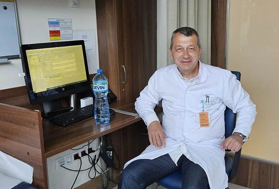 Kаква вода да пием за здравето на бъбреците? Съветите на уролога д-р Николай Милушев