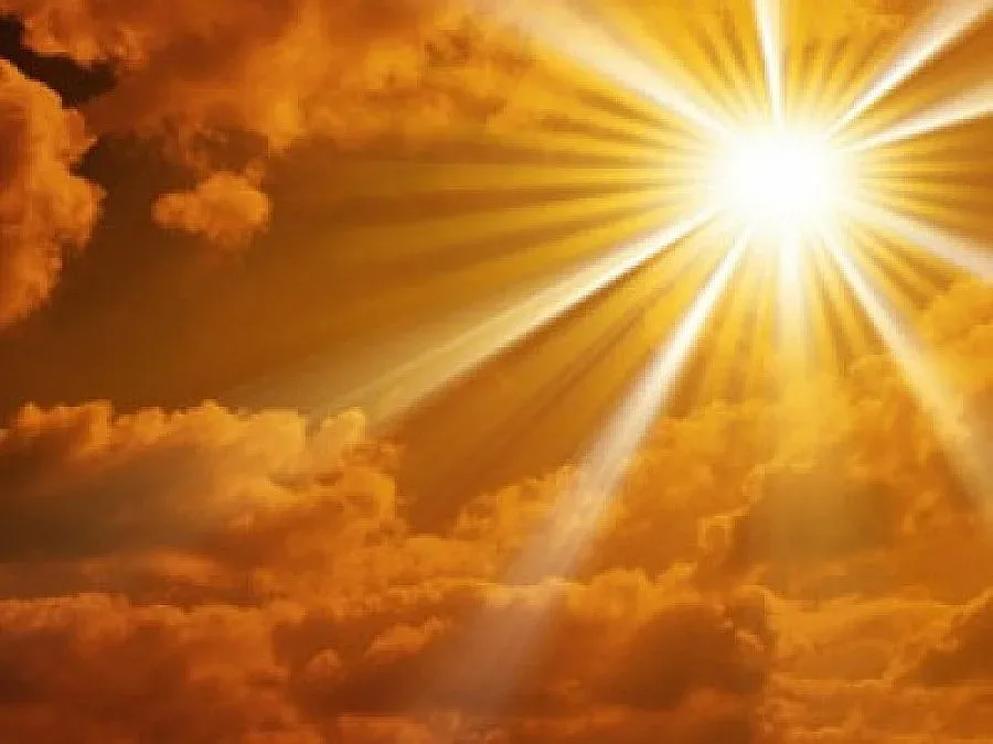 Слънчево в неделя