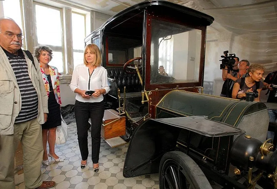 Банята грейва с каляска на Мария Антоанета