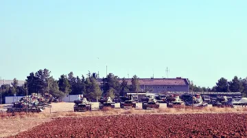 Турция струпва танкове и техника на границата със Сирия 