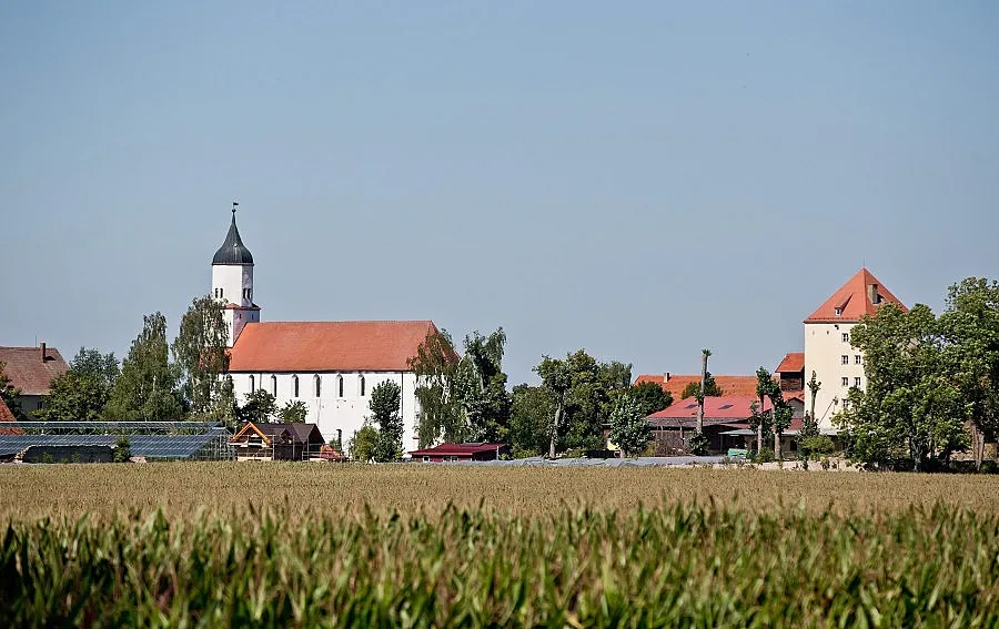 Полицията в Германия щурмува секта заради бой над деца