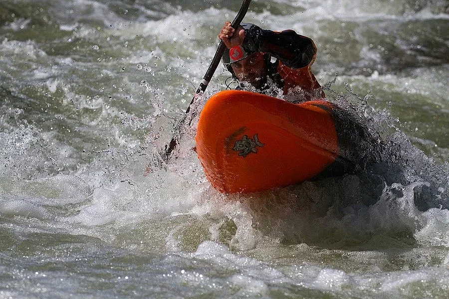 Стотици честваха Съединението с каяк в река Струма