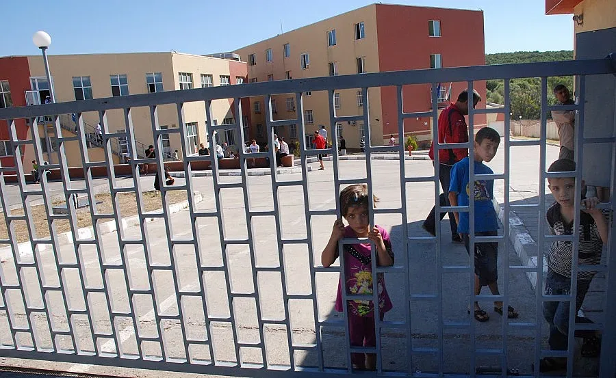 Кметове се натискат да подслонят бежанци