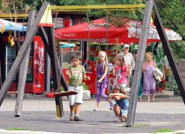 В петък - сутринта хладно, през деня - септемврийско 