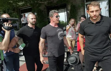 ММА красавицата омая Сталоун и компания