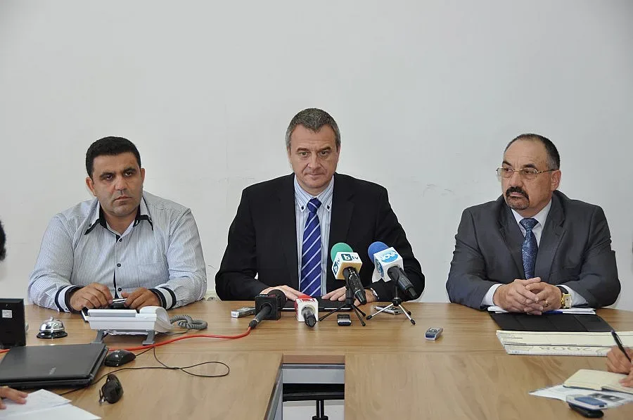 Бежанците под строй за преглед от ВМА