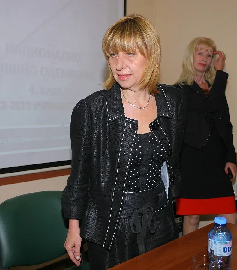 Клисарова: Обществото има нужда от шлосери и стругари