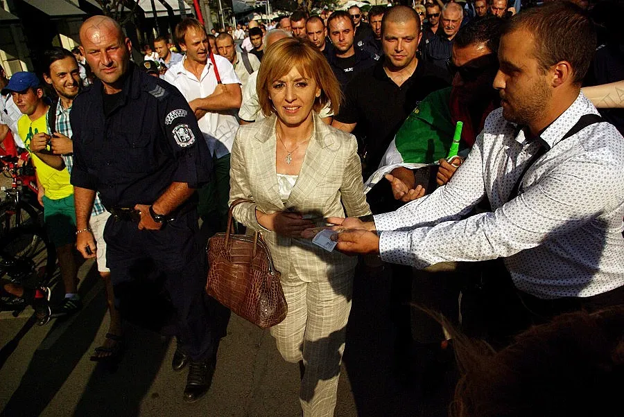 Манолова: Изборният туризъм беше допълнен с протестен