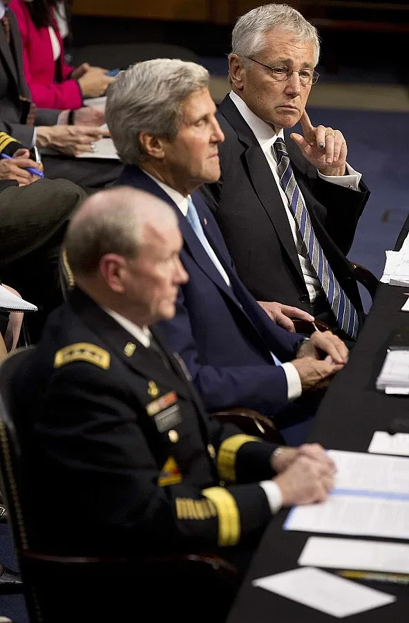 Маккейн цъка покер