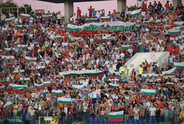 100 фенове потеглиха от София за Палермо