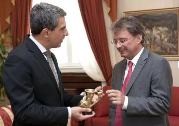 "Мерси" вместо орден за Отие