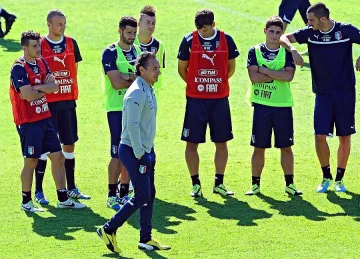 Италия излиза с 4-3-2-1 срещу България 