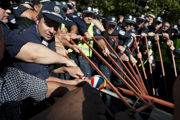 Обезщетяват полицаите за извънредния труд 