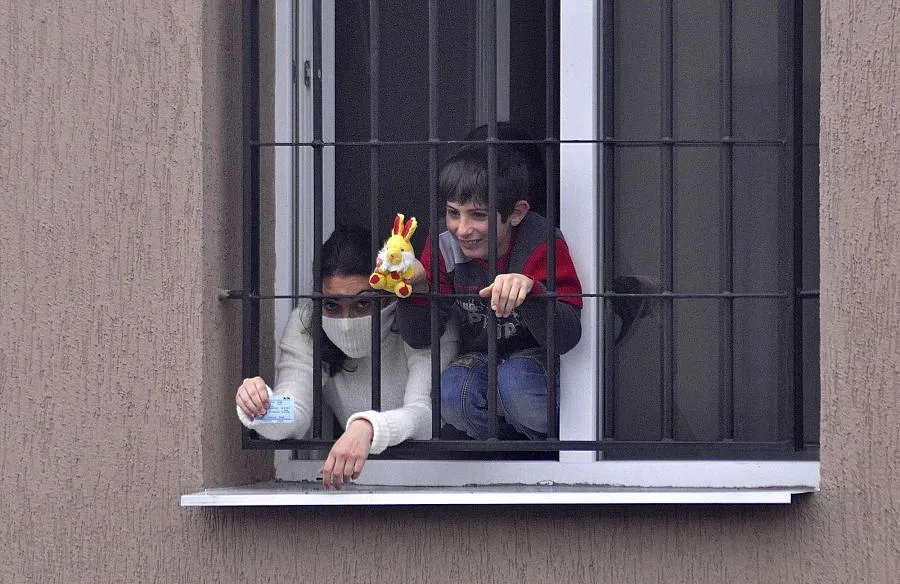 5 казарми стават бежански лагери