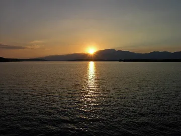 Водата в яз. „Копринка" „цъфнала"