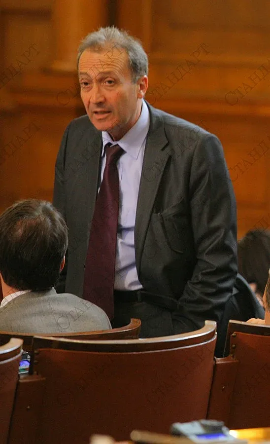 Емил Костадинов: България не бива да се намесва в Сирия