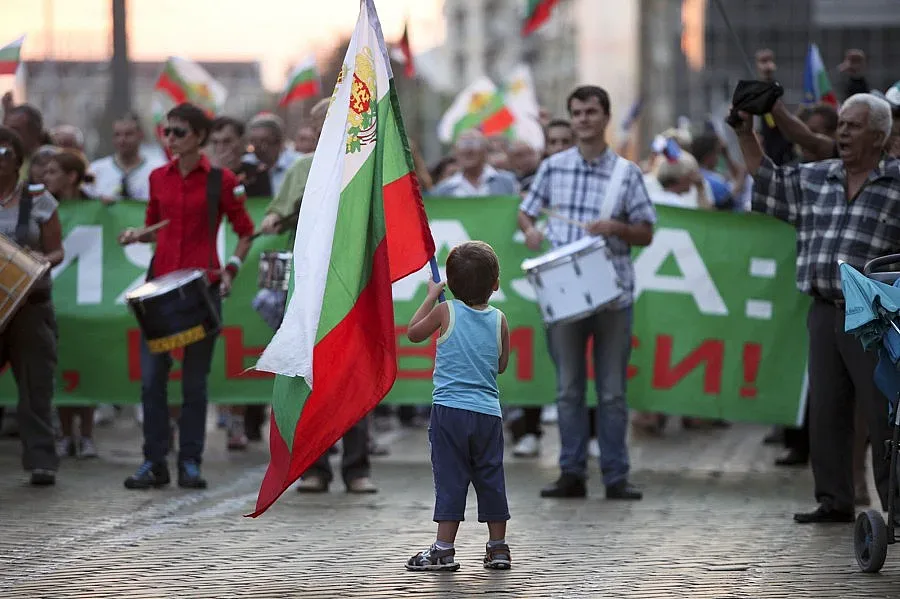 Искат оставката на кабинета за 81-ви ден