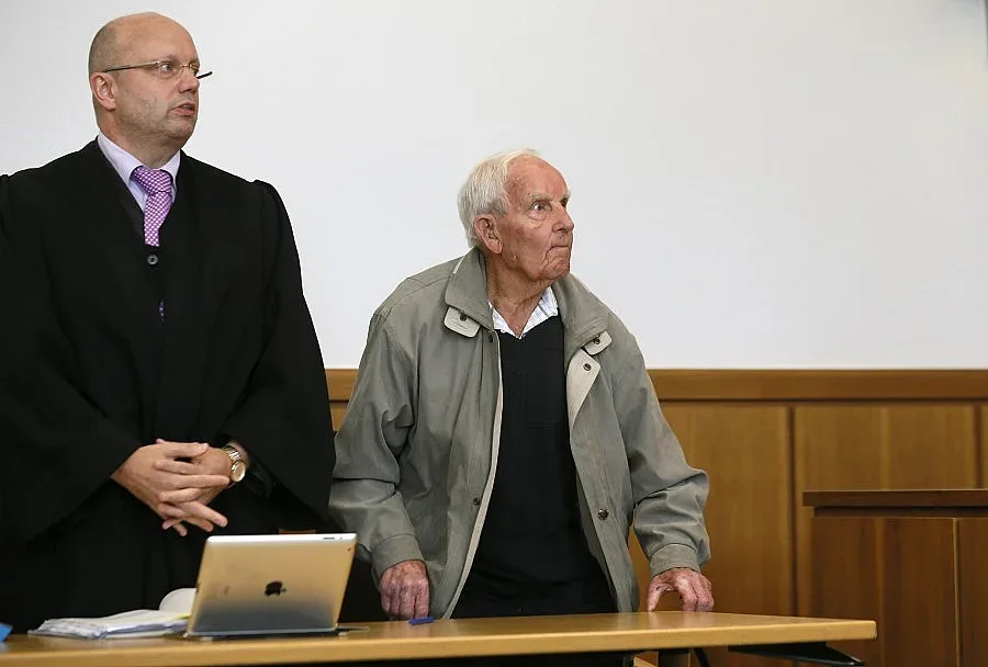 Германия съди 92-годишен есесовец за убийство отпреди 70 г.